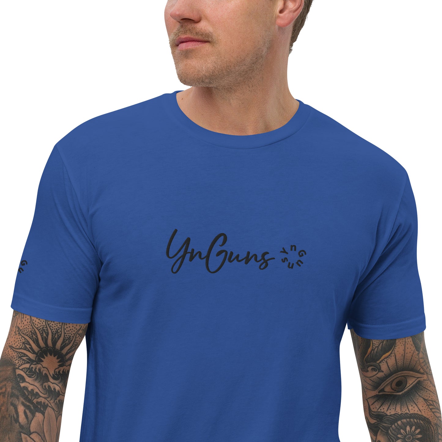 Camiseta bordada preencogida ajustada YnGuns™